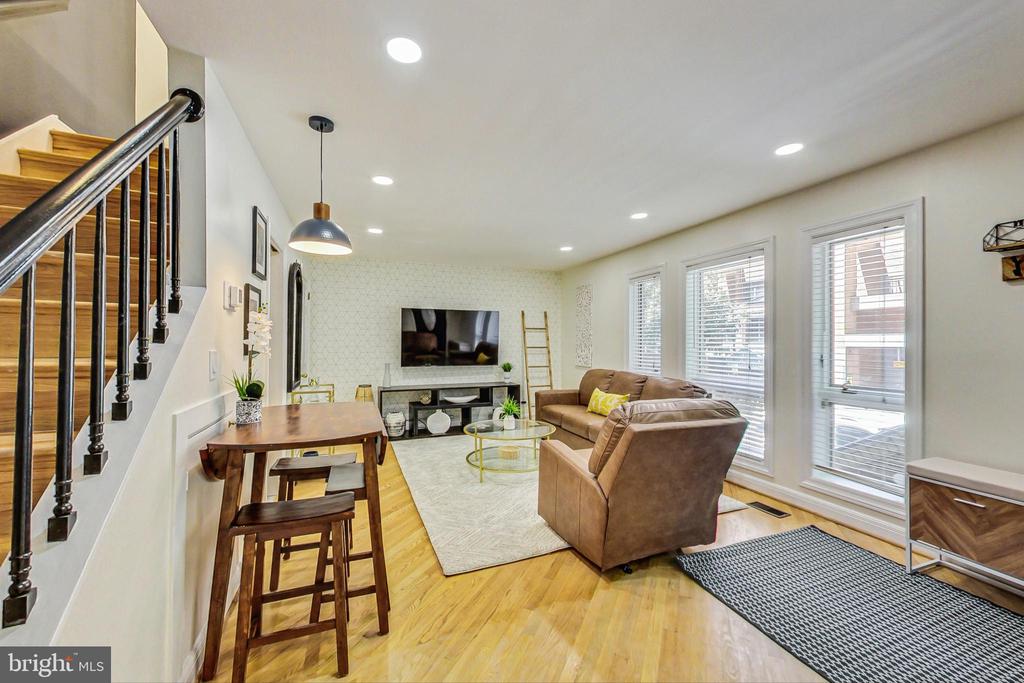 4814 HAMPDEN LANE R-2