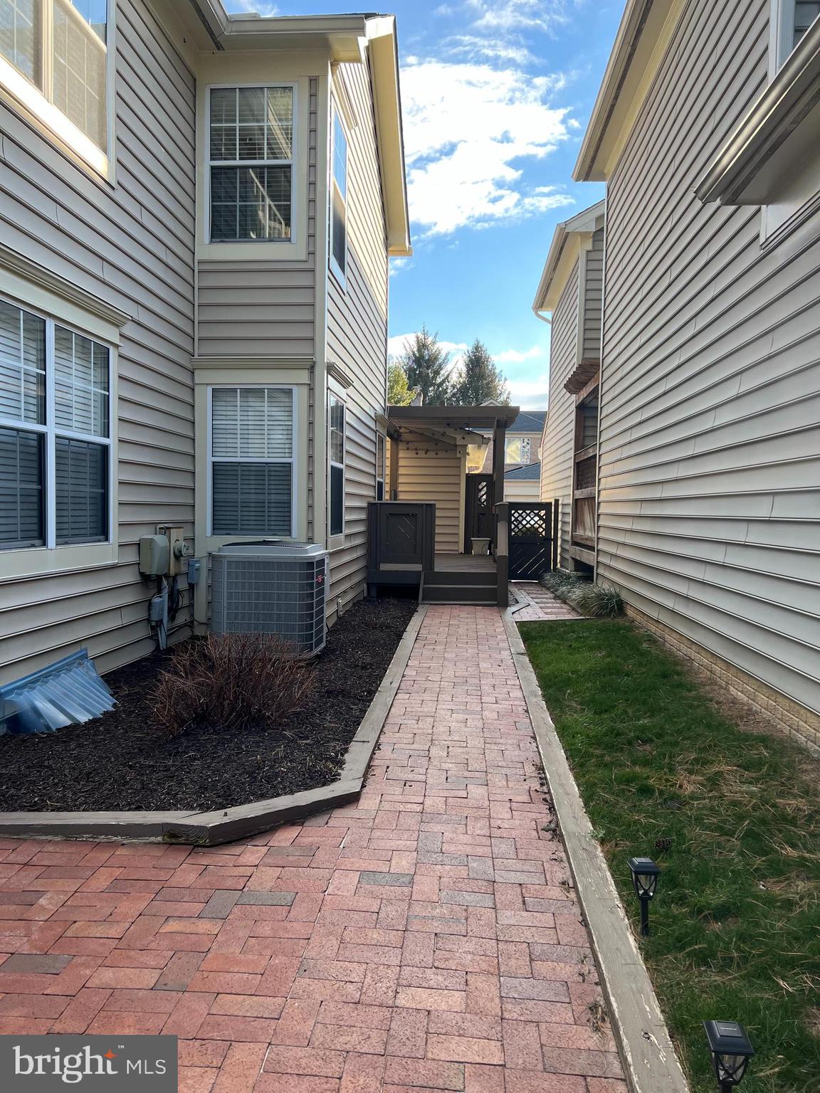 8405 MARKETREE CIRCLE