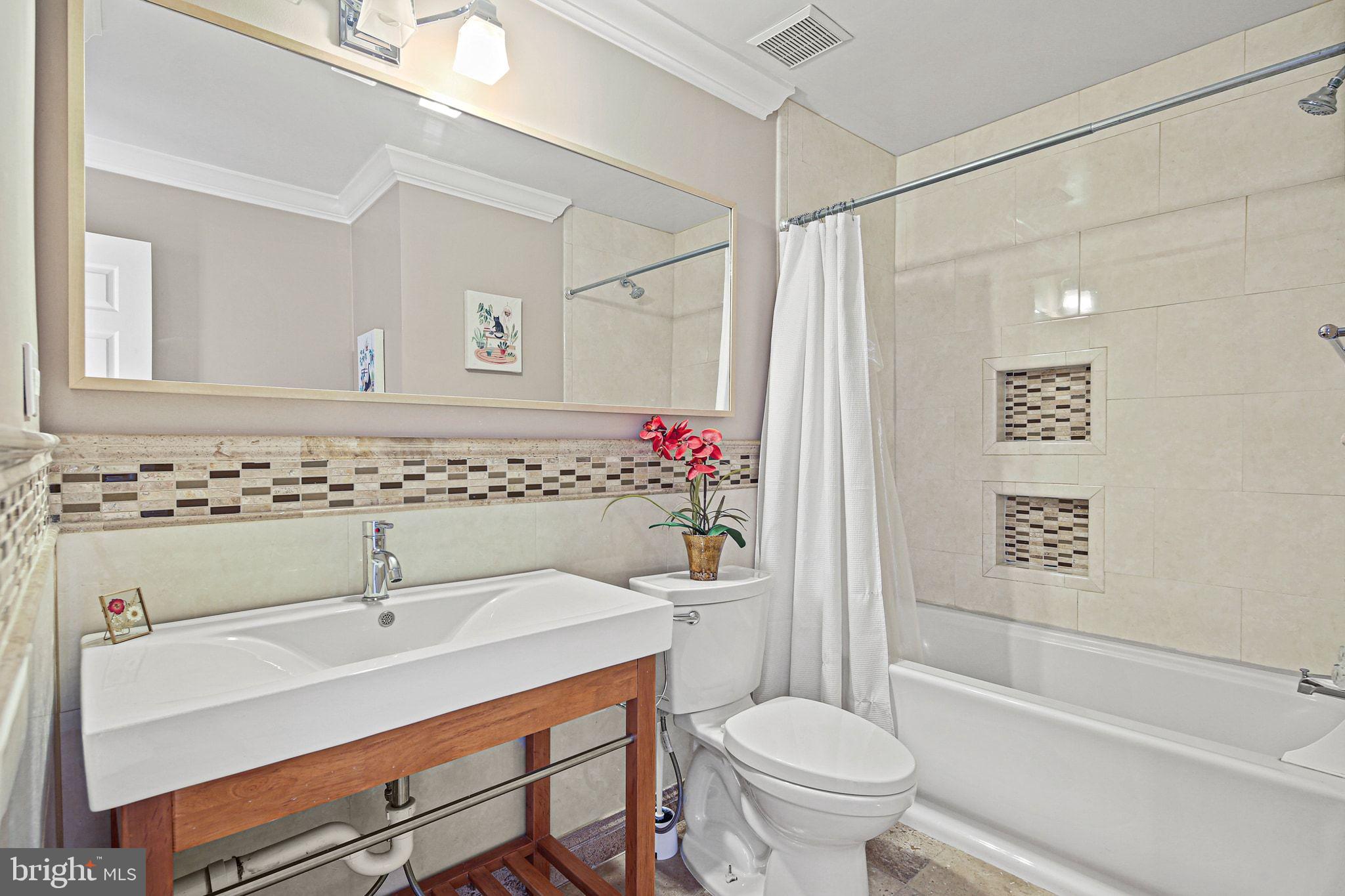 8405 MARKETREE CIRCLE