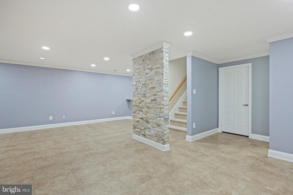 8405 MARKETREE CIRCLE