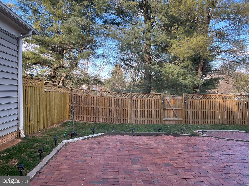 8405 MARKETREE CIRCLE