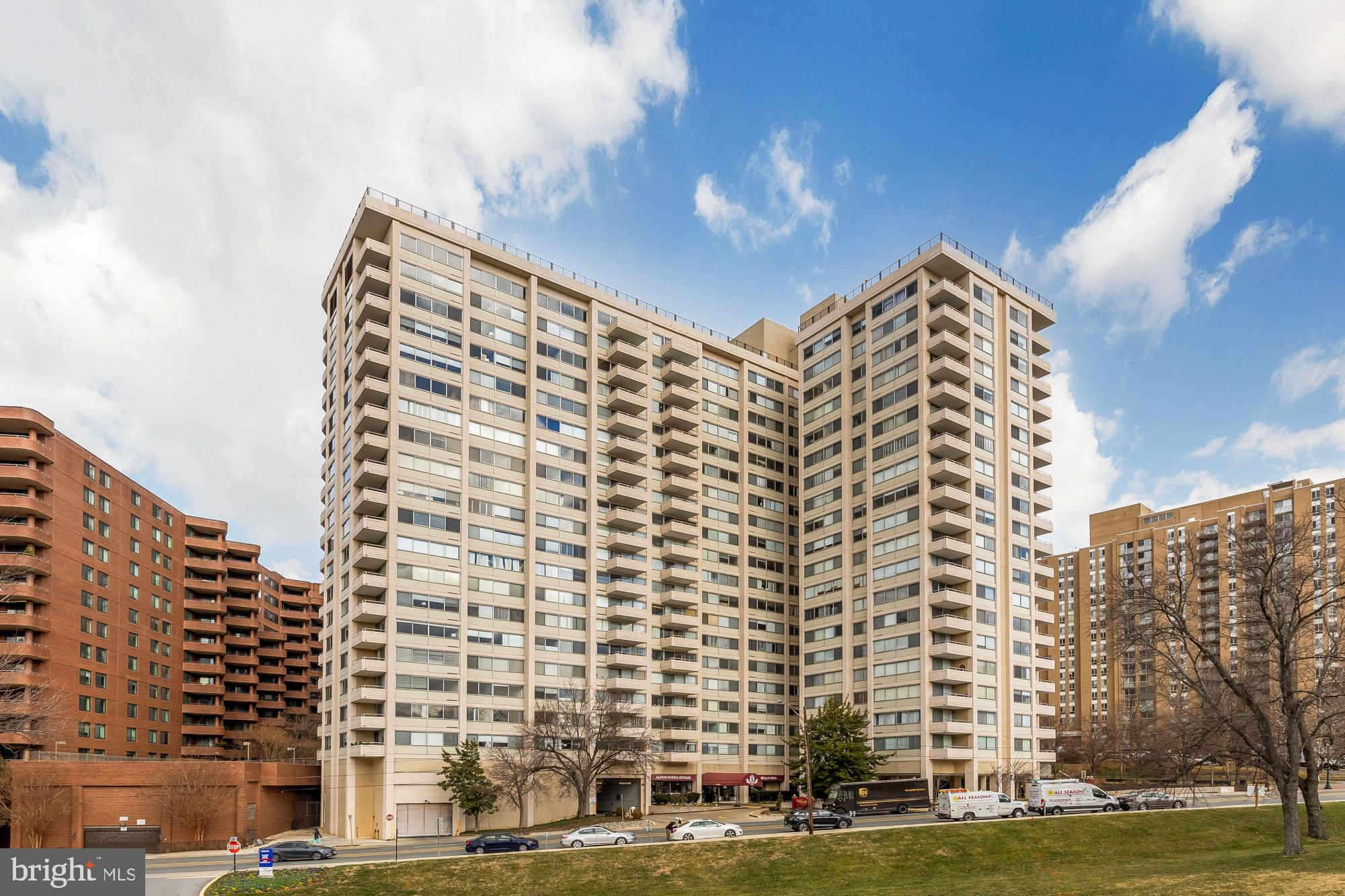 4515 WILLARD AVENUE 2320S