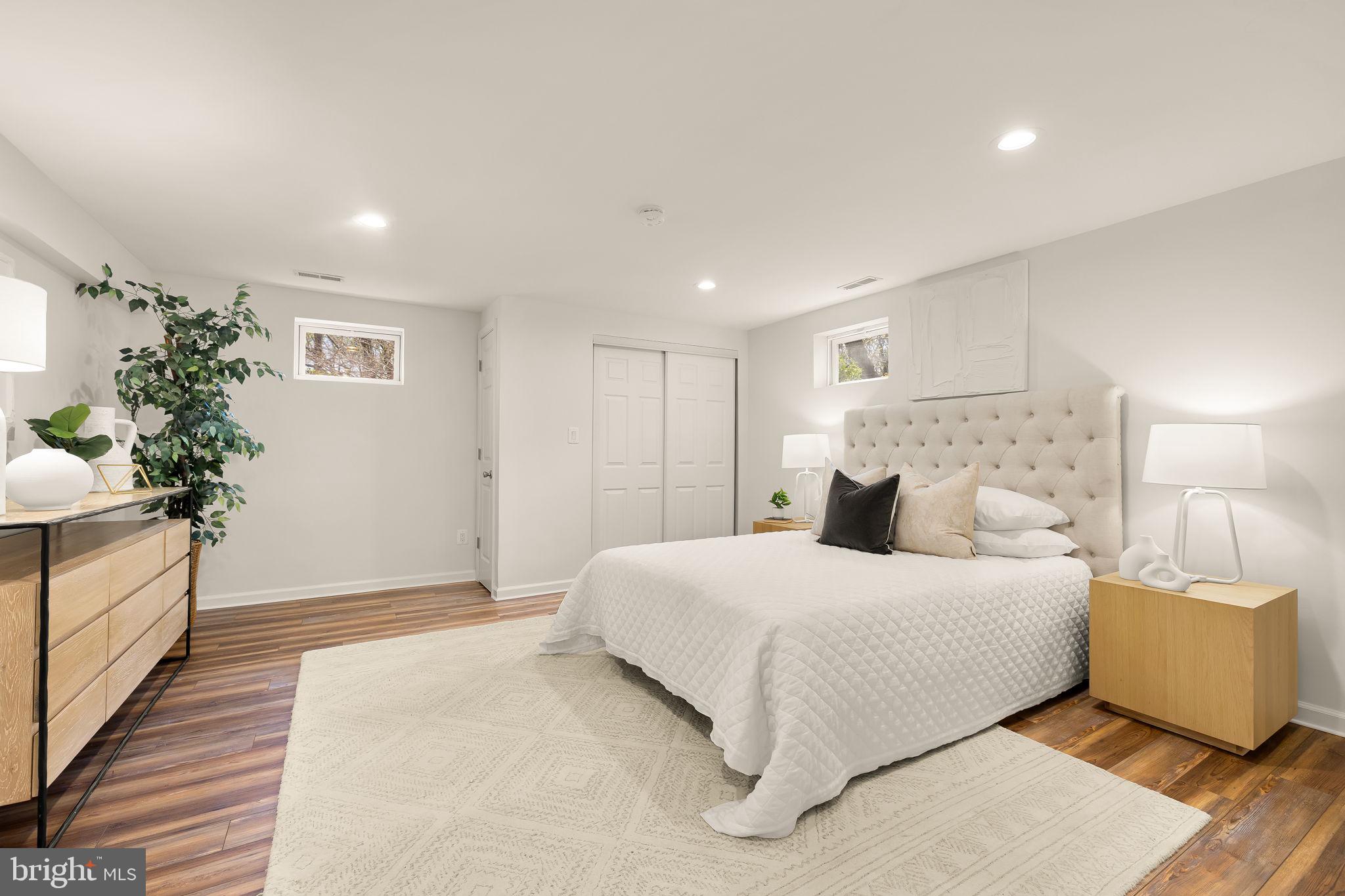 407 HINSDALE COURT