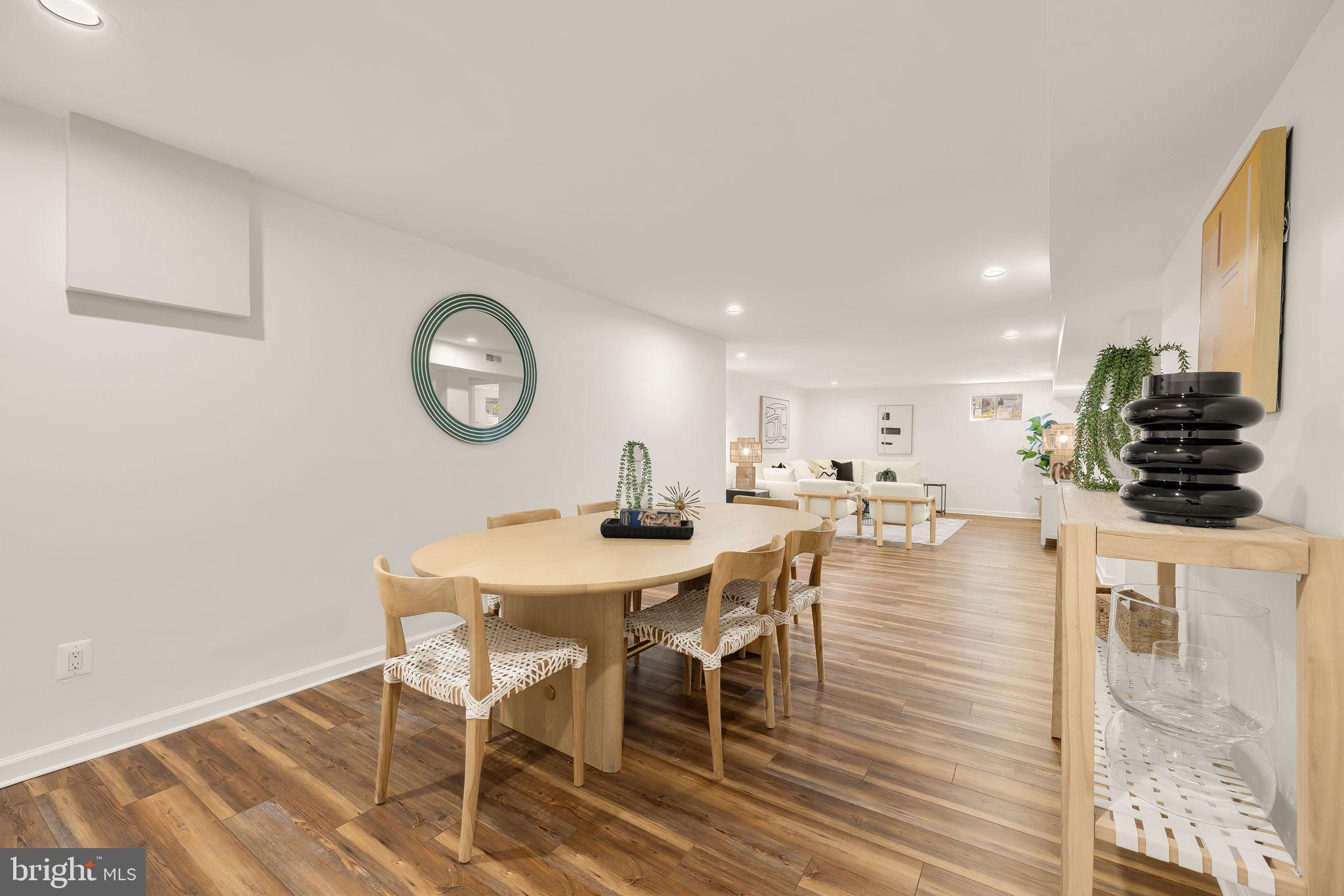 407 HINSDALE COURT