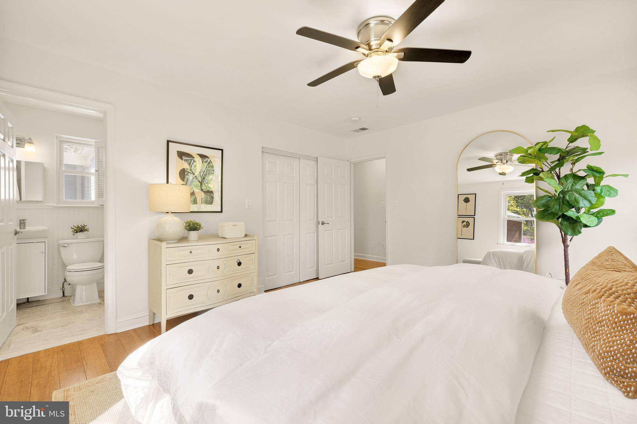 407 HINSDALE COURT