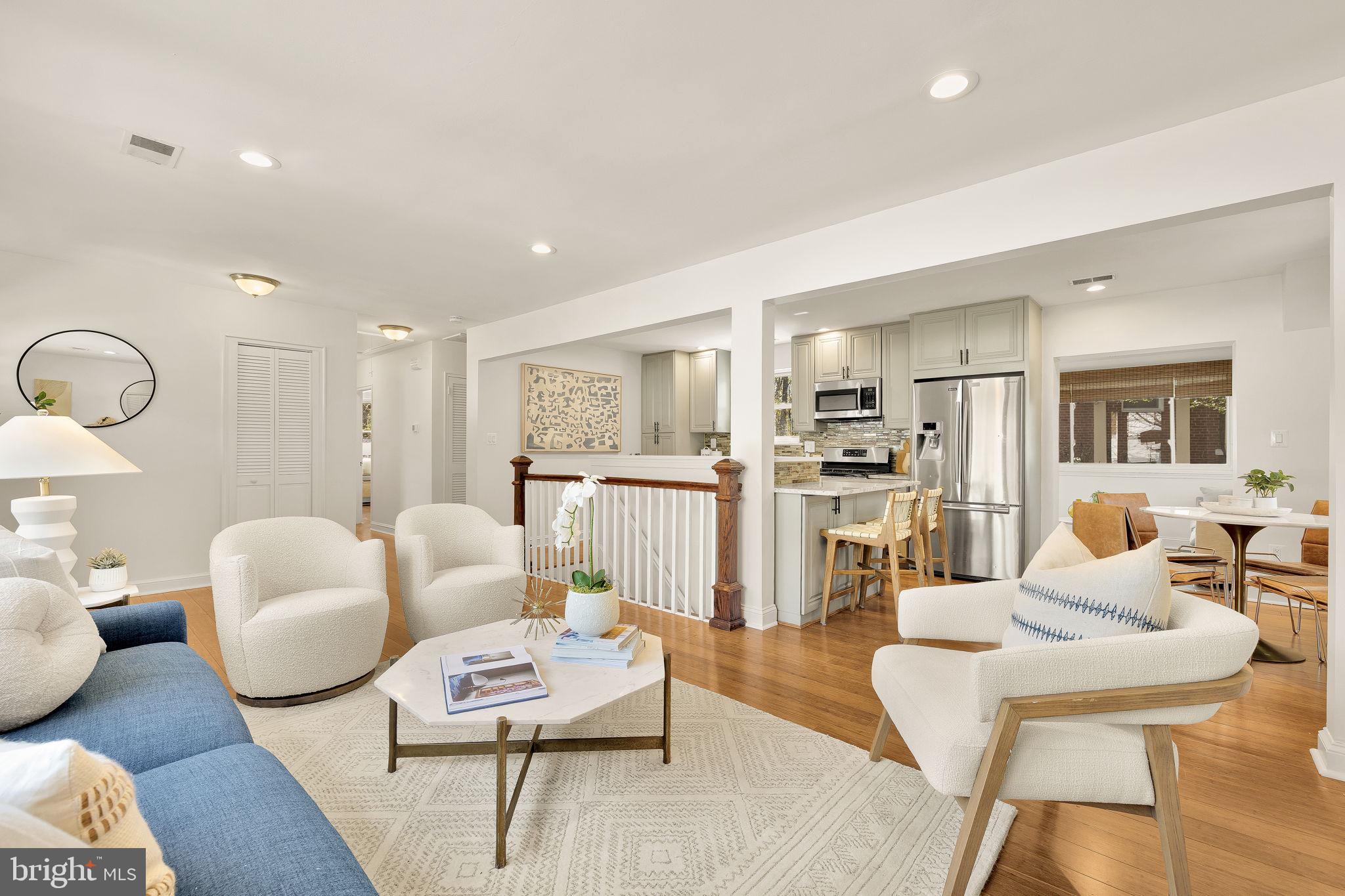 407 HINSDALE COURT