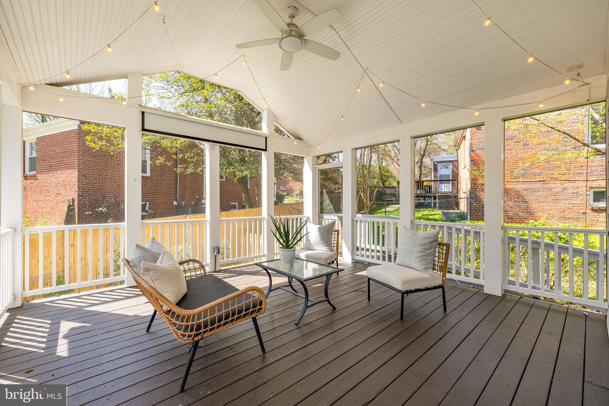 407 HINSDALE COURT