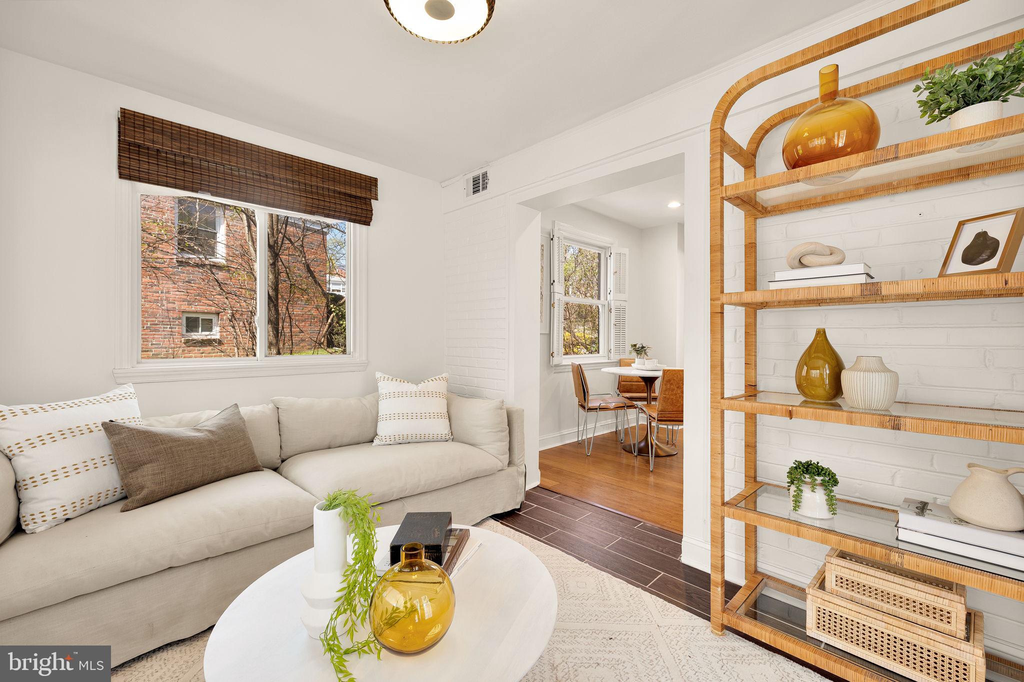 407 HINSDALE COURT