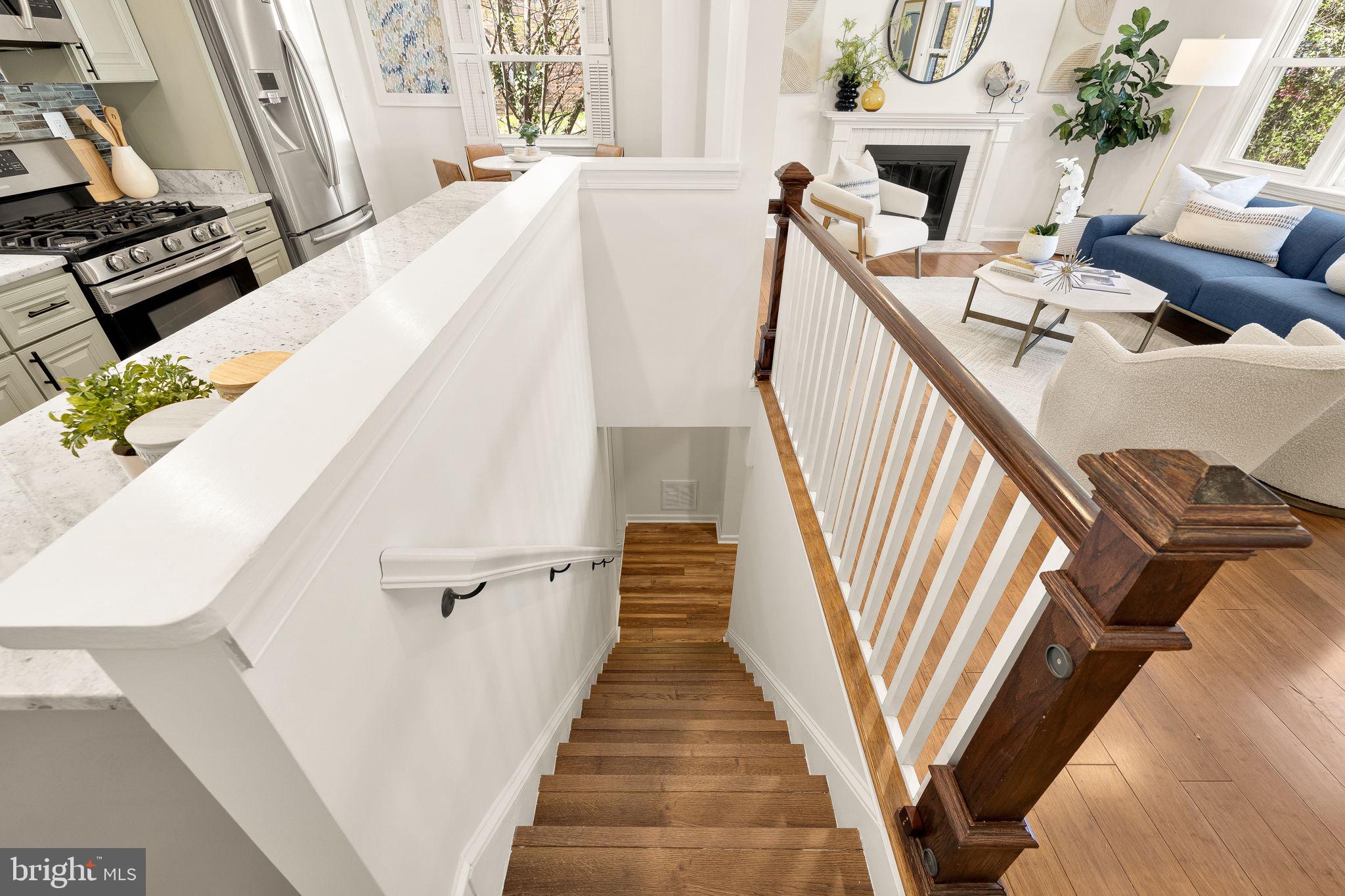 407 HINSDALE COURT