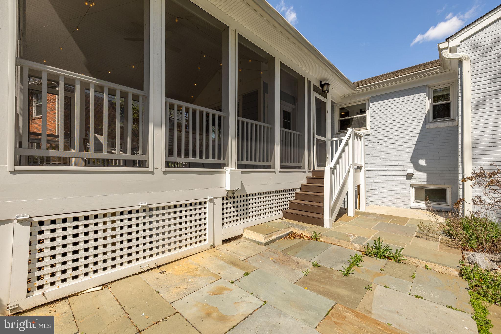 407 HINSDALE COURT