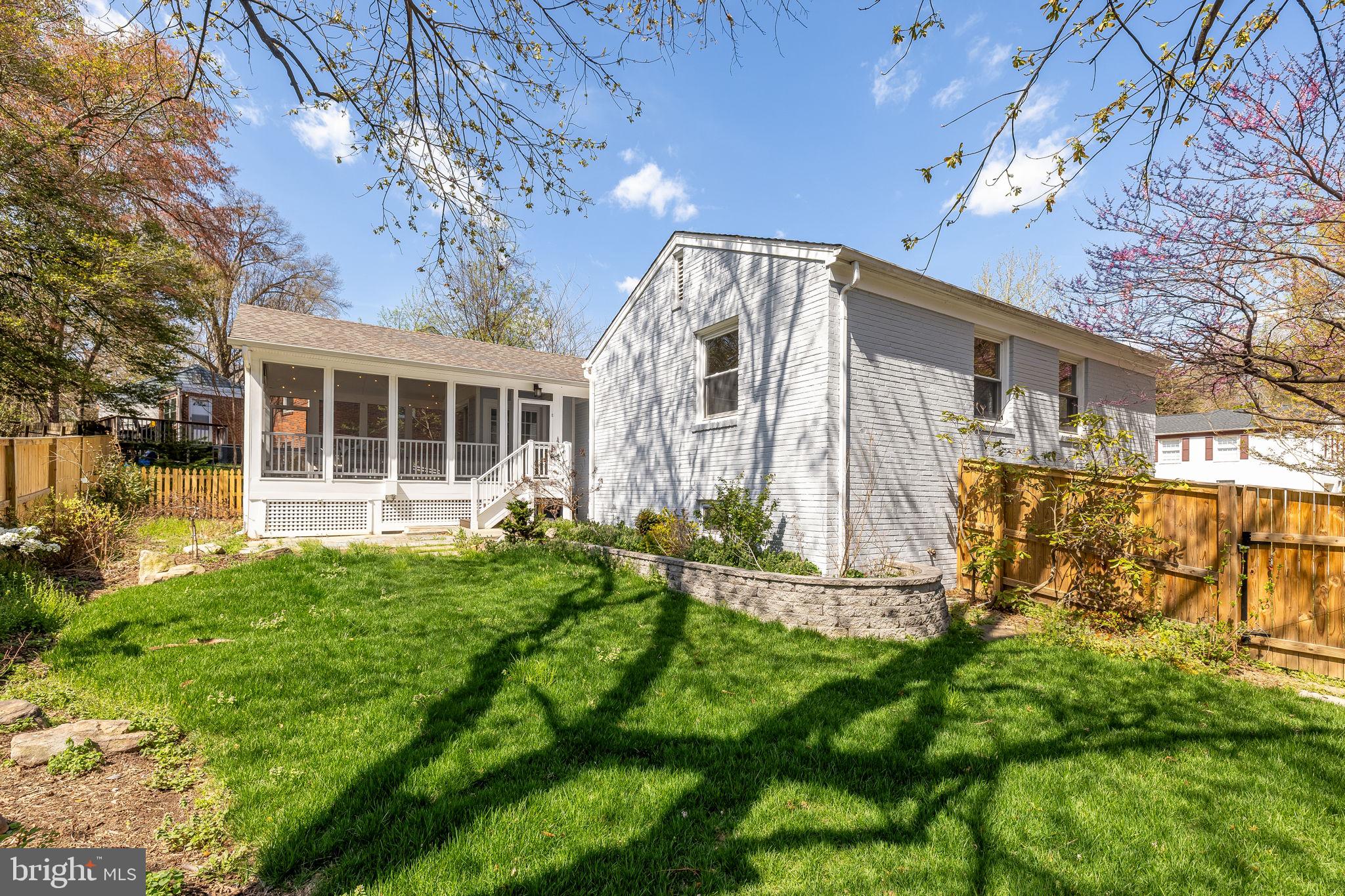 407 HINSDALE COURT