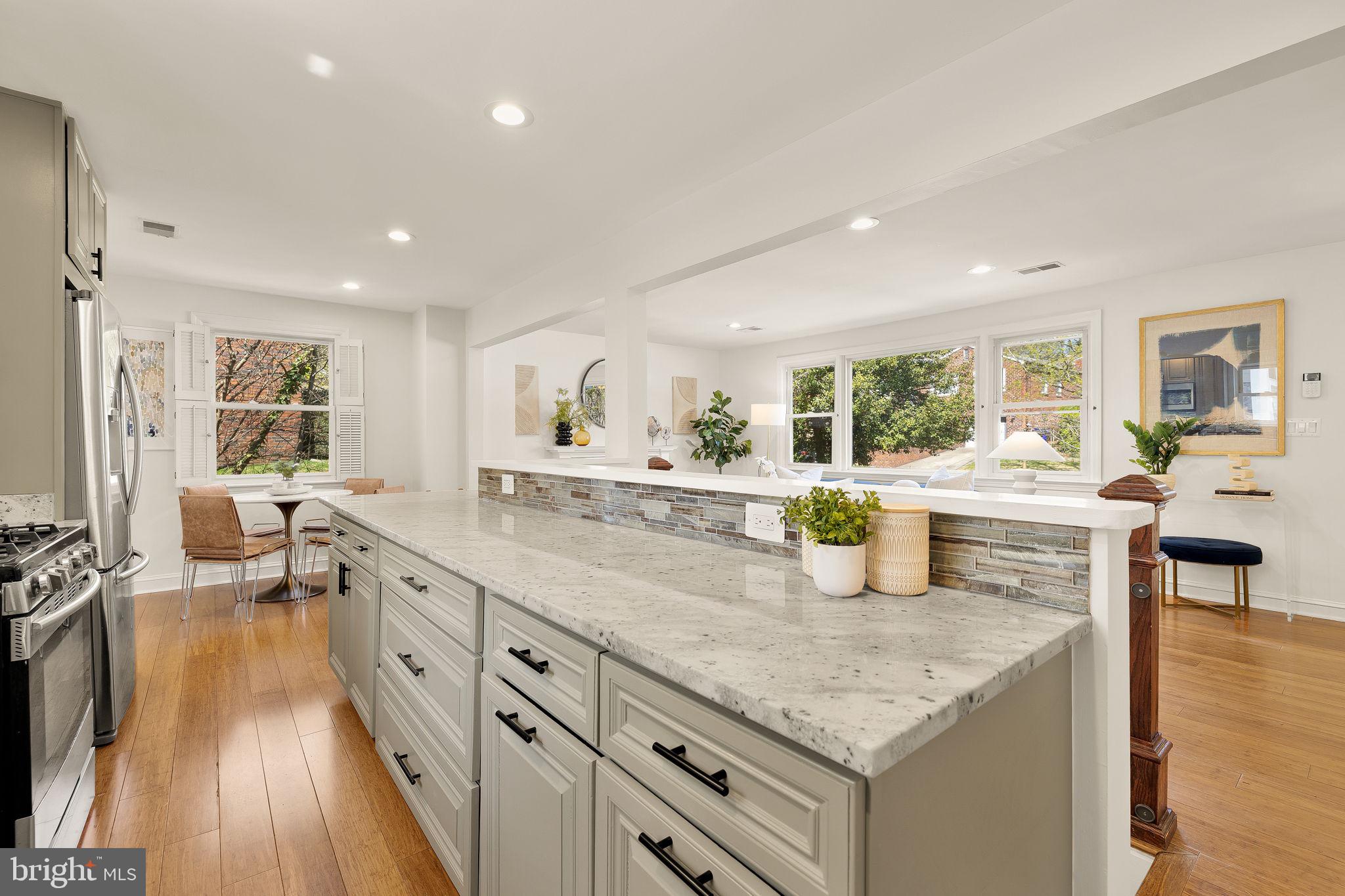 407 HINSDALE COURT