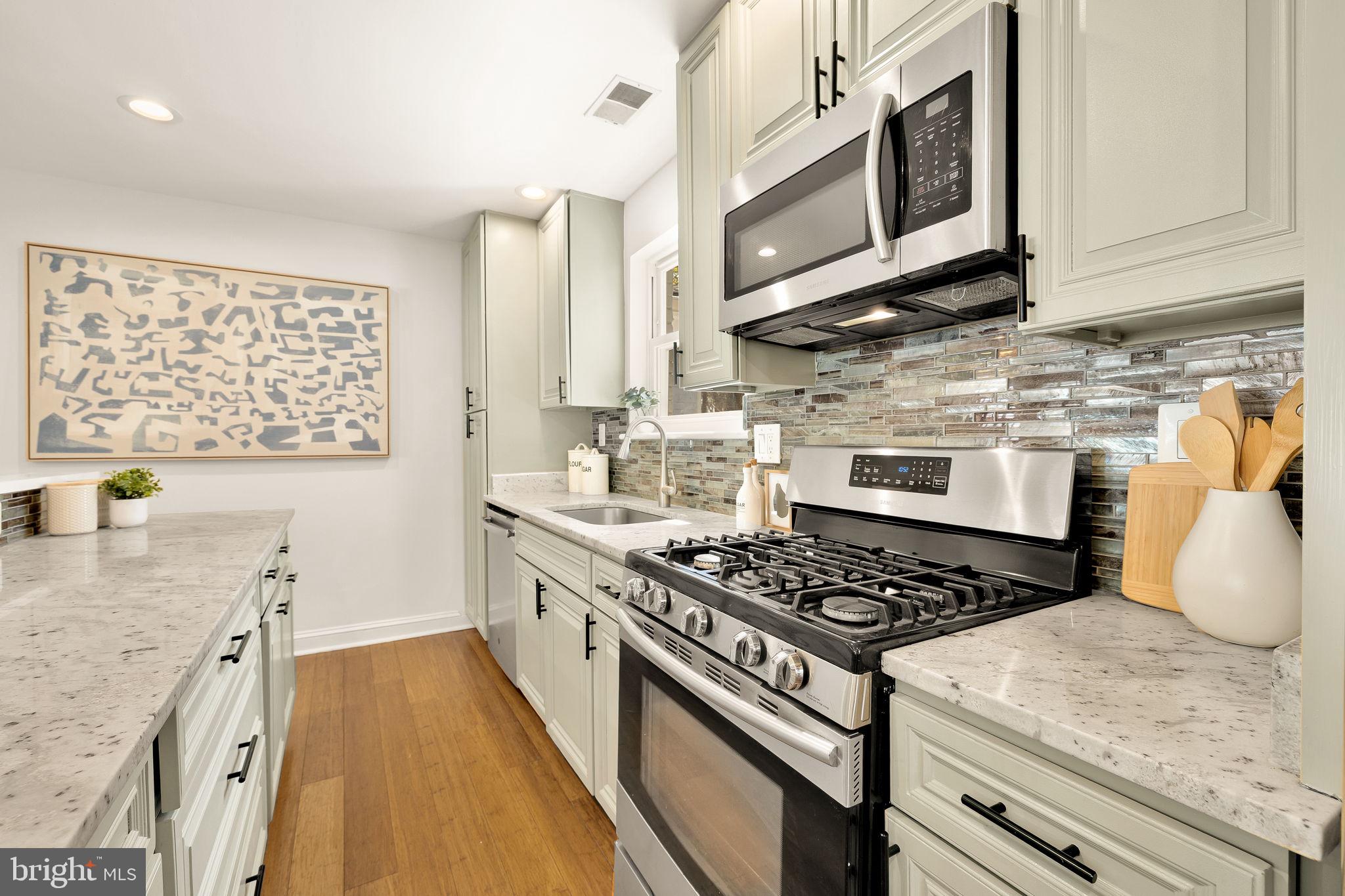 407 HINSDALE COURT