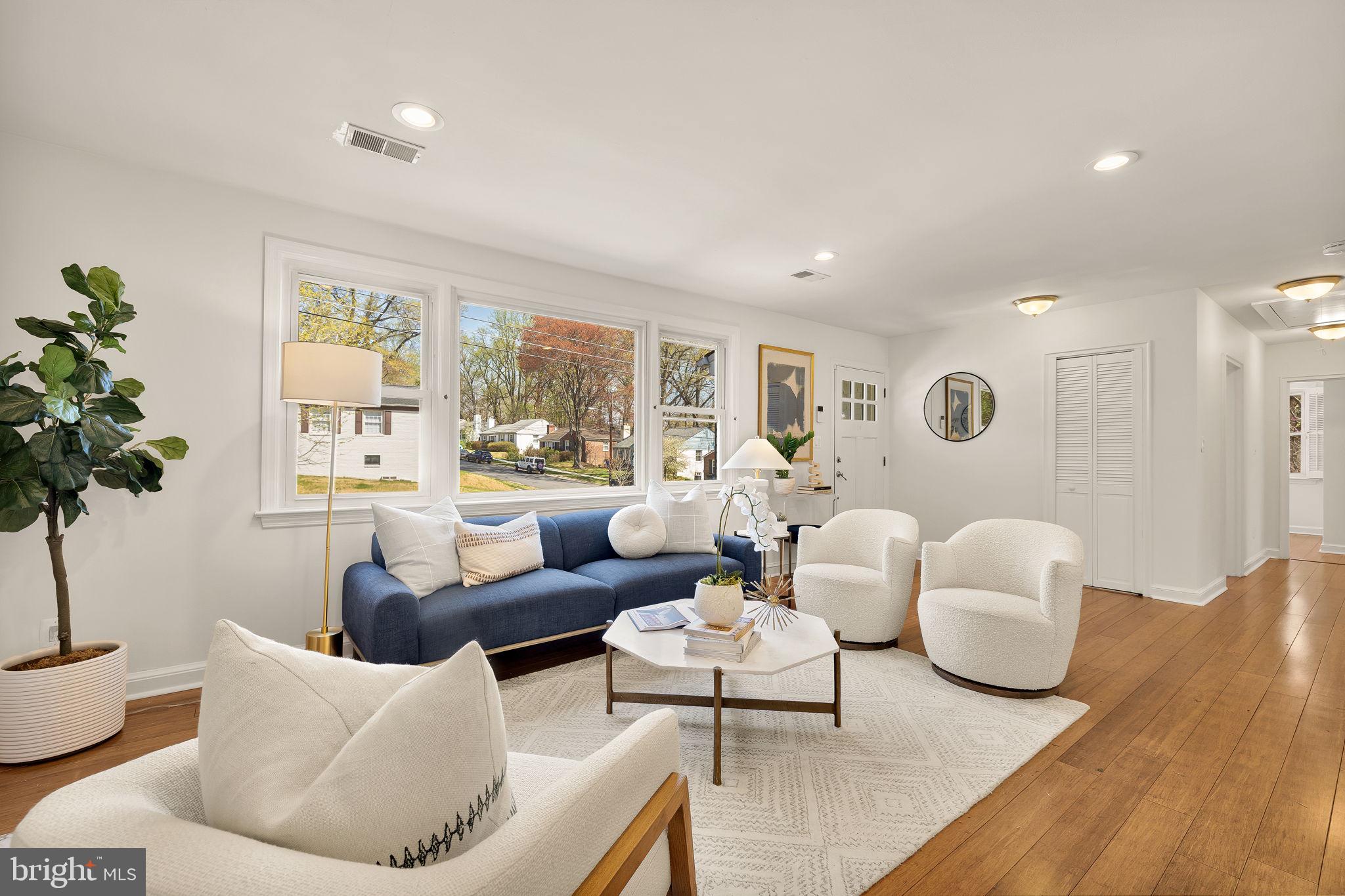 407 HINSDALE COURT