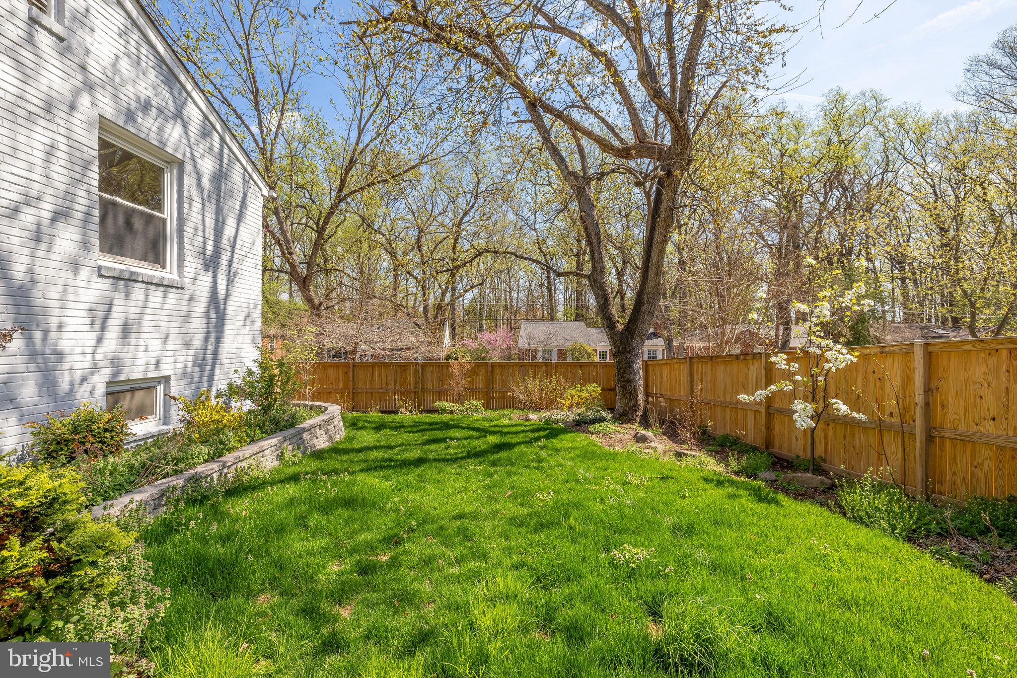407 HINSDALE COURT