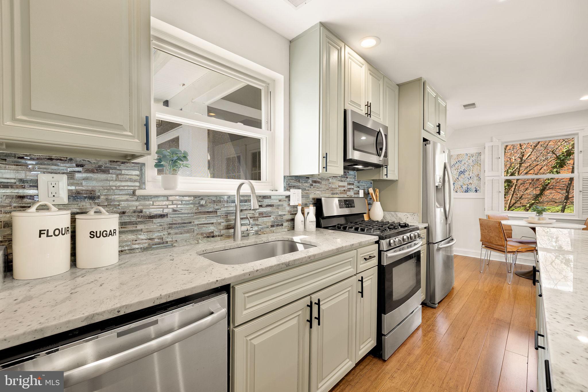 407 HINSDALE COURT