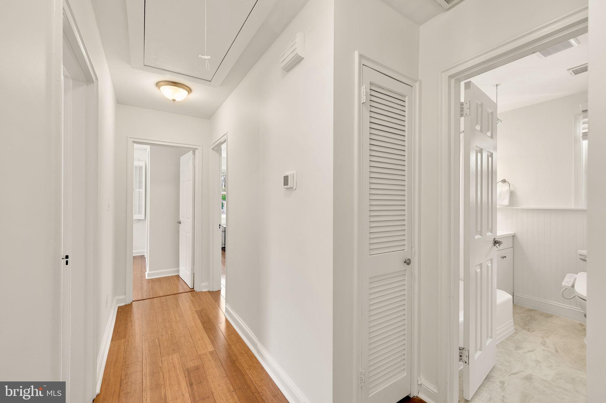 407 HINSDALE COURT