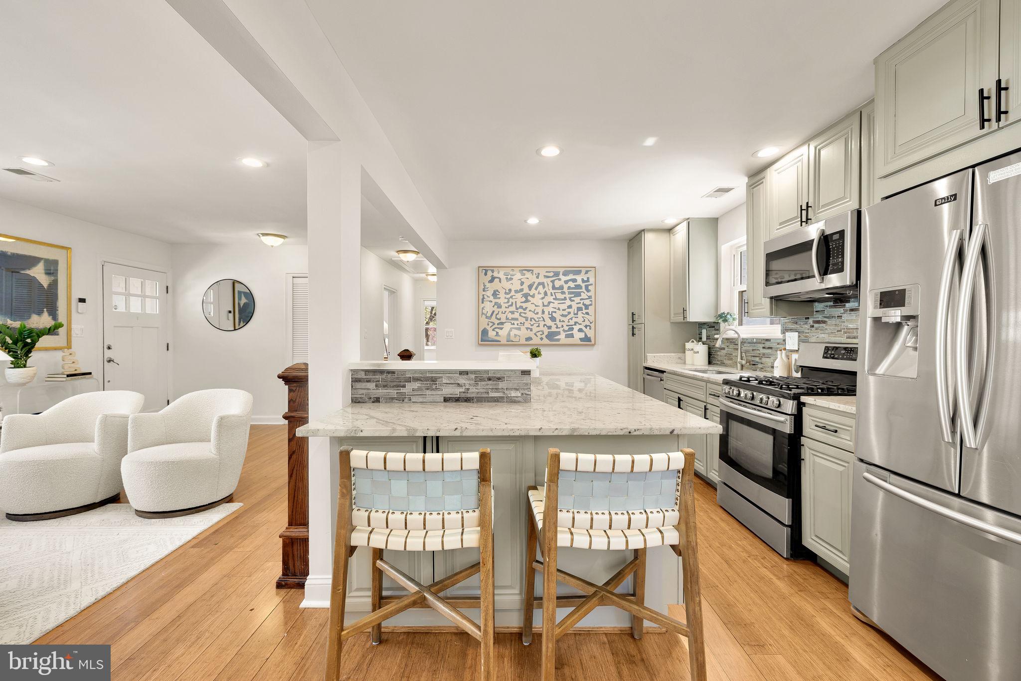 407 HINSDALE COURT