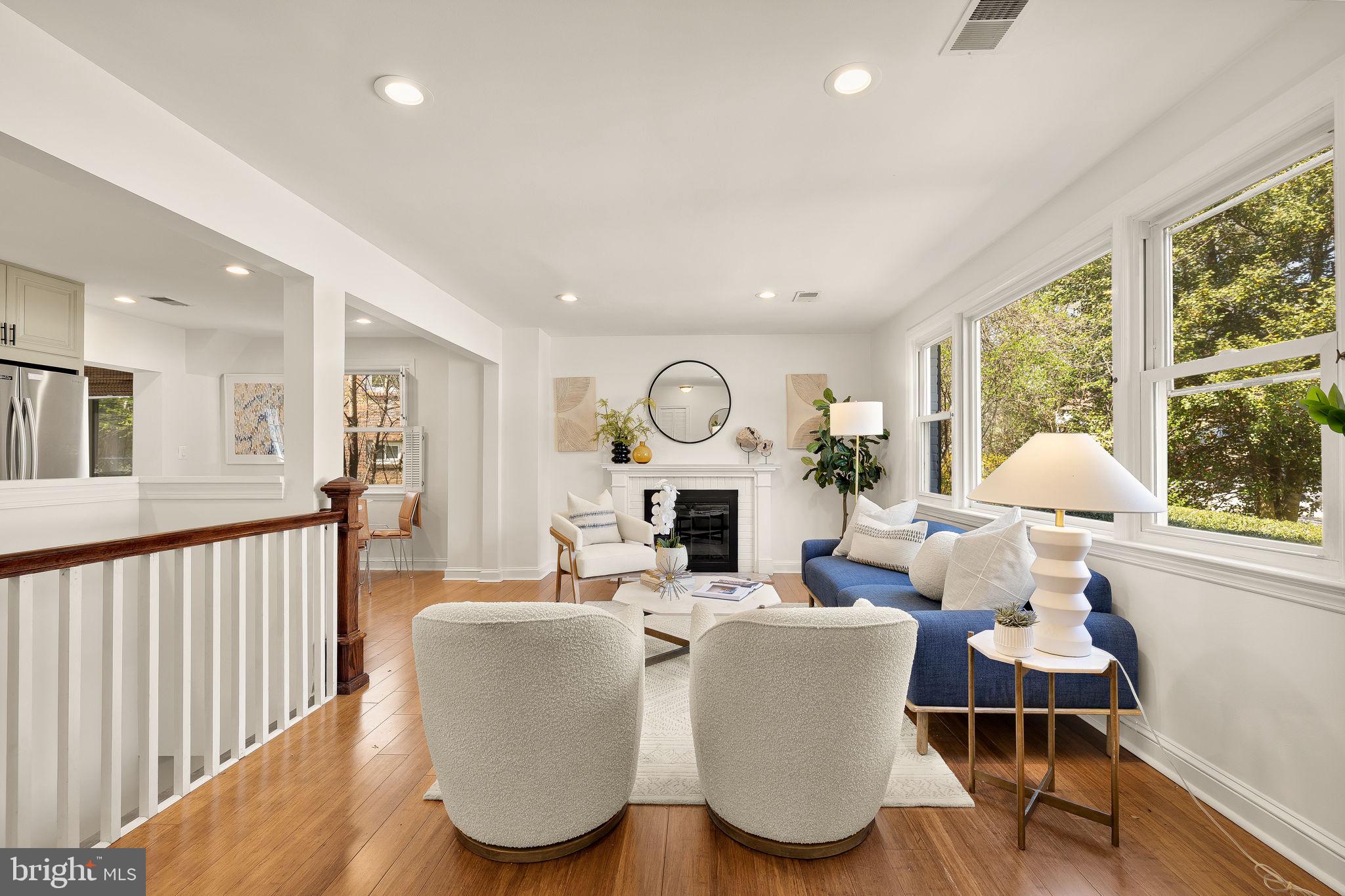 407 HINSDALE COURT