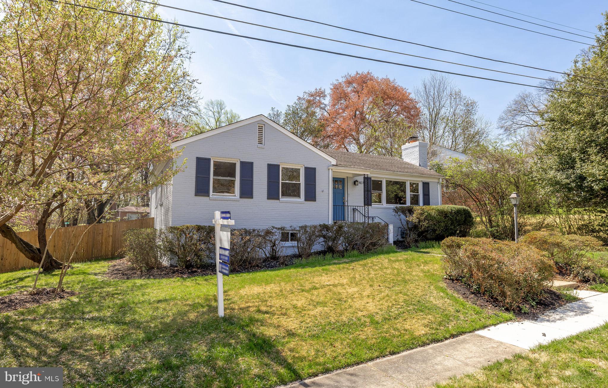 407 HINSDALE COURT