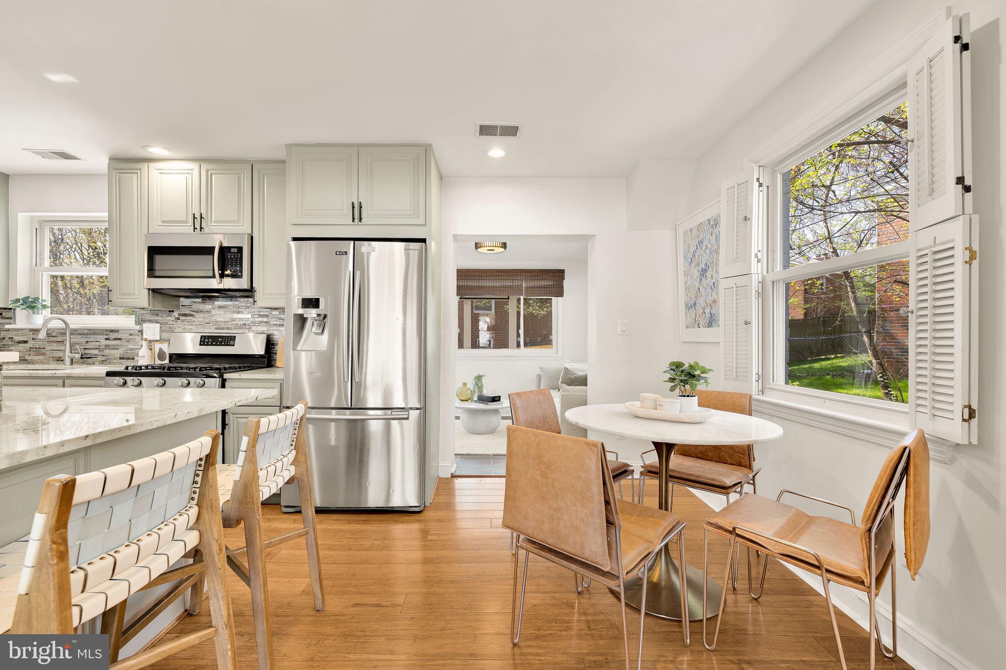 407 HINSDALE COURT
