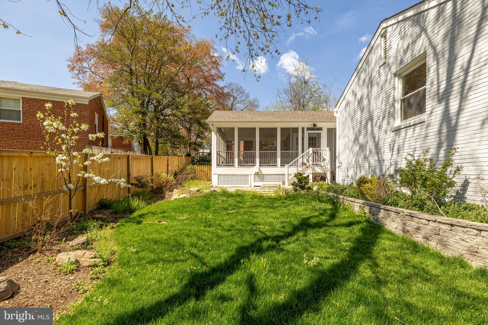407 HINSDALE COURT