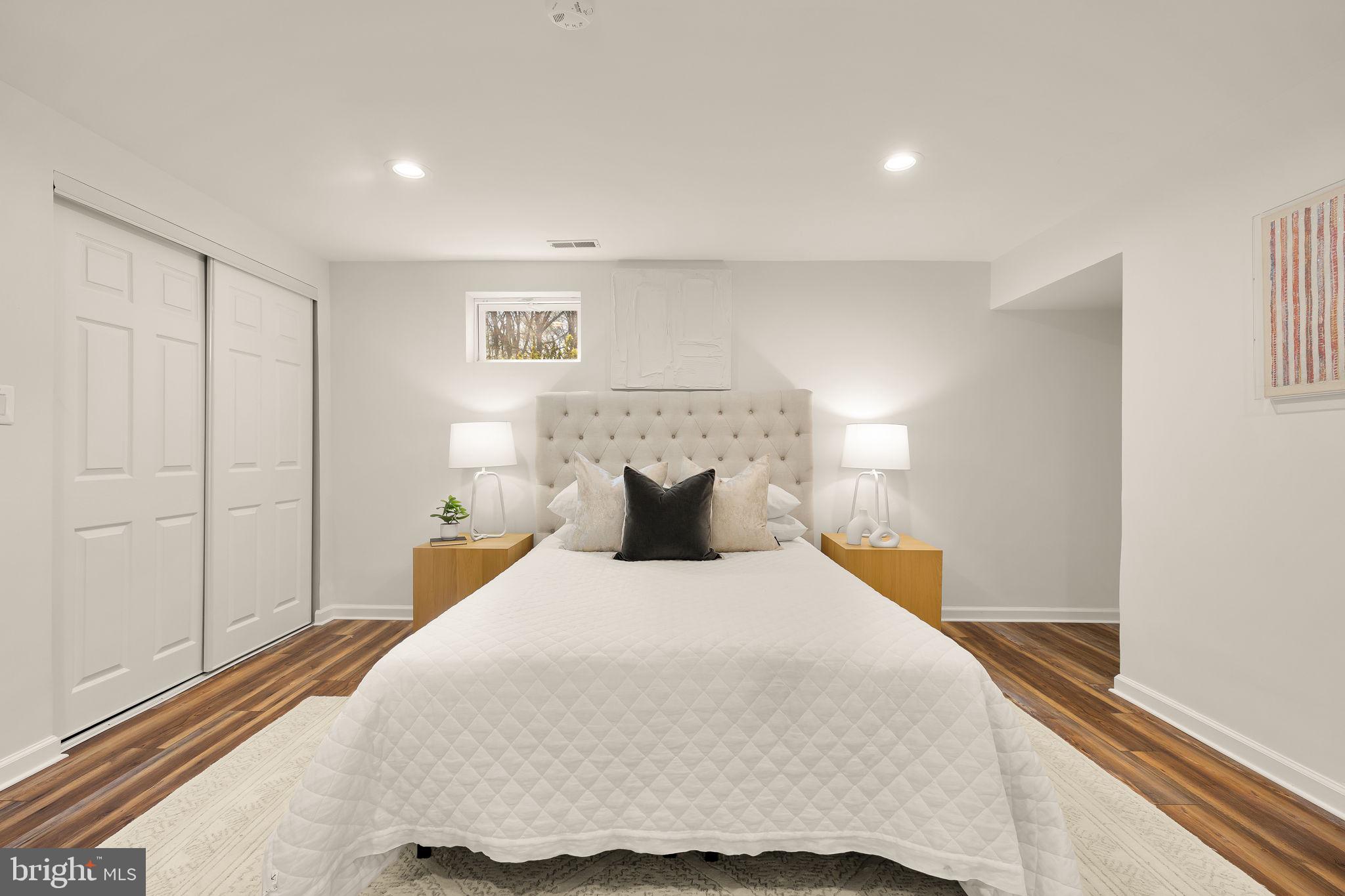 407 HINSDALE COURT