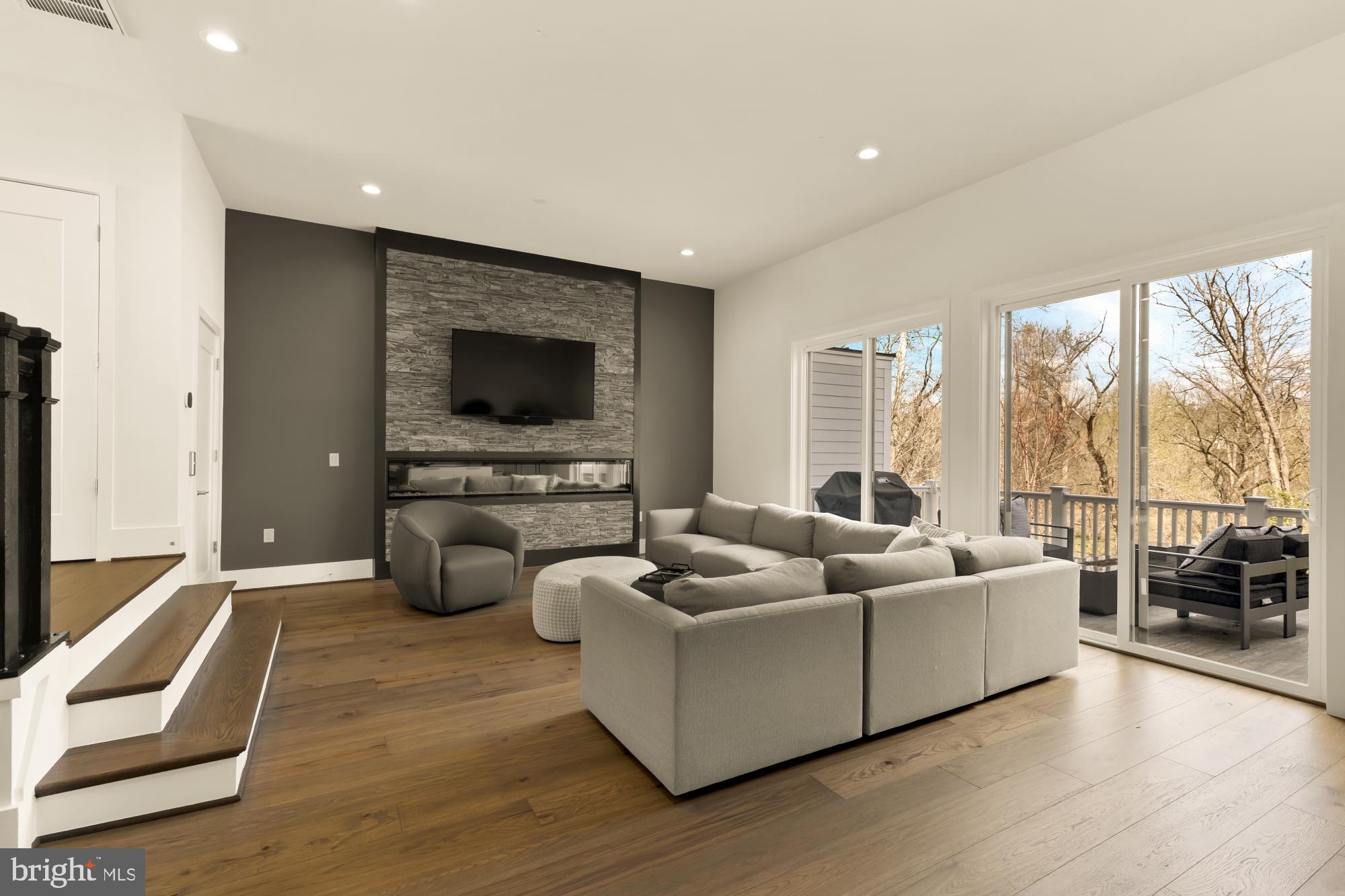 3737 GLENMOOR RESERVE LANE