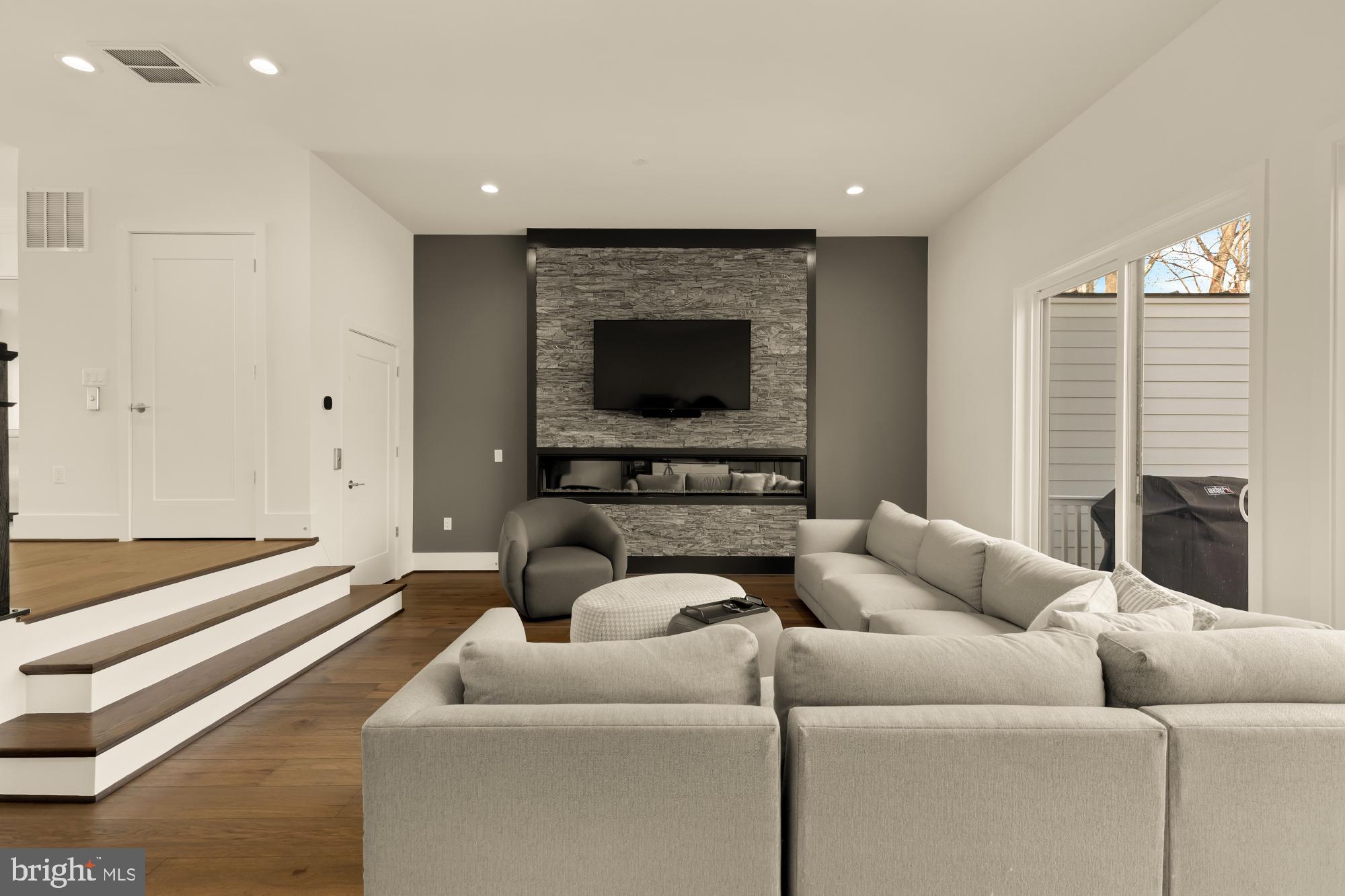 3737 GLENMOOR RESERVE LANE