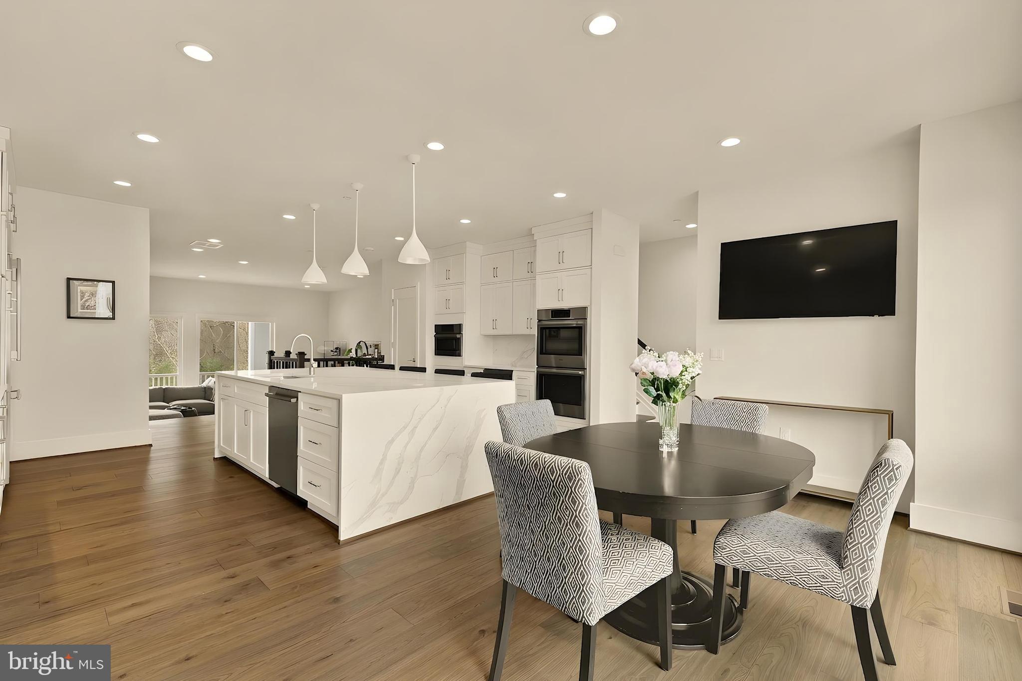 3737 GLENMOOR RESERVE LANE