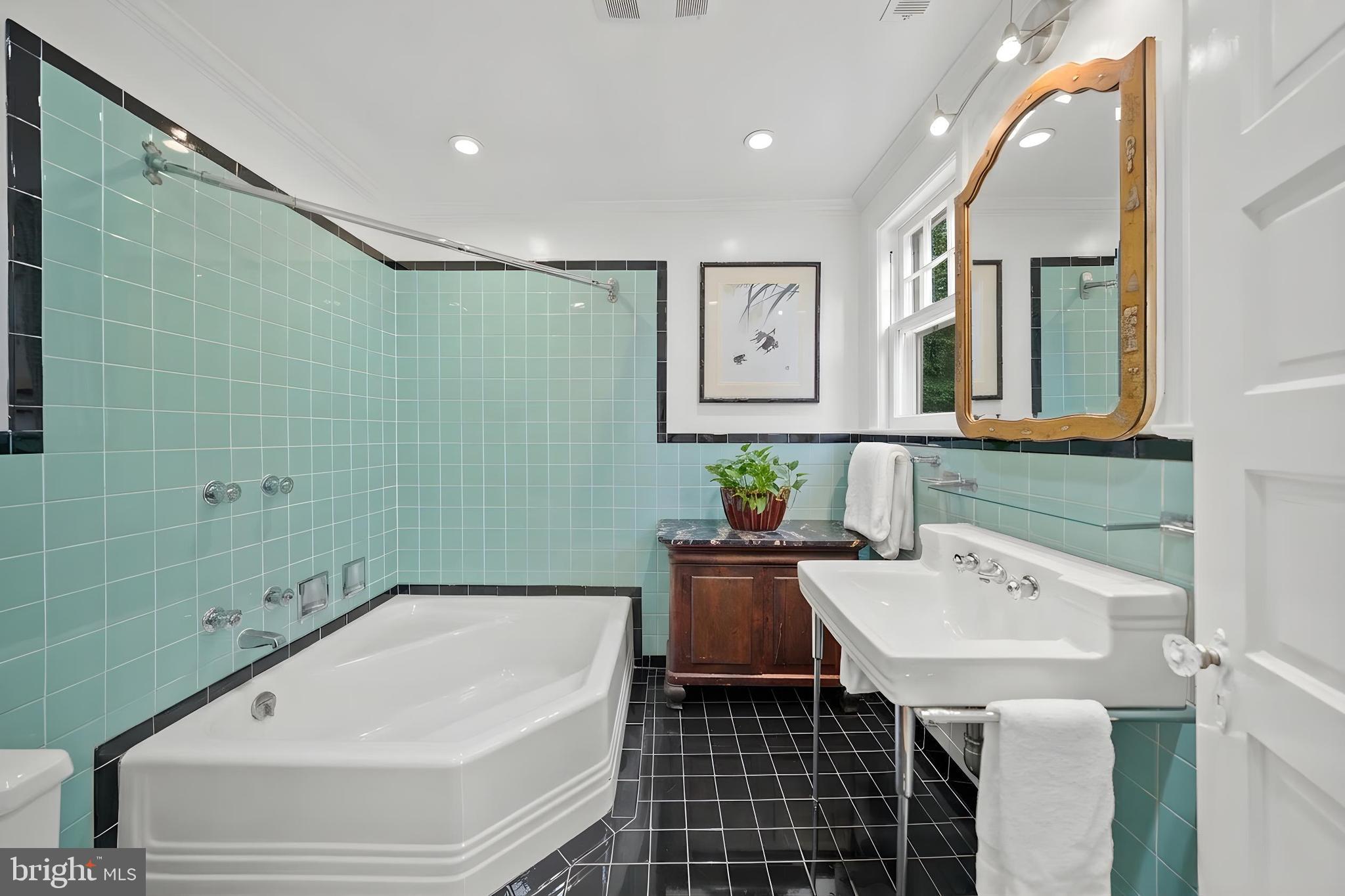 702 SLIGO CREEK PARKWAY