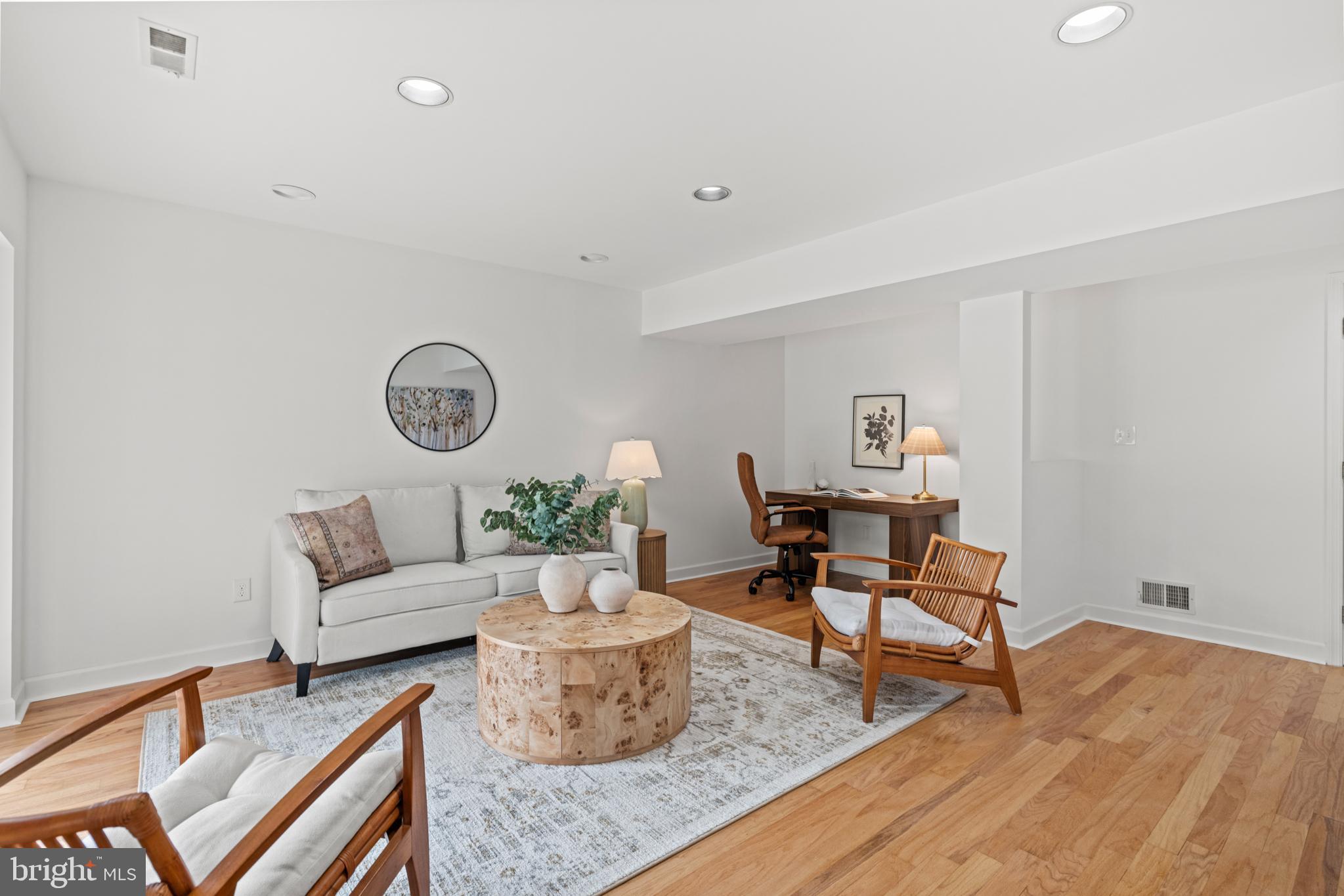 5 SOLITAIRE COURT