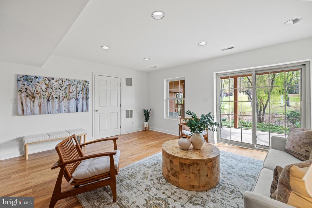 5 SOLITAIRE COURT