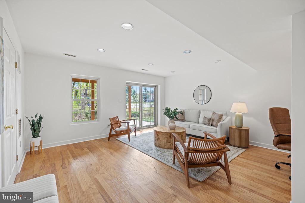 5 SOLITAIRE COURT