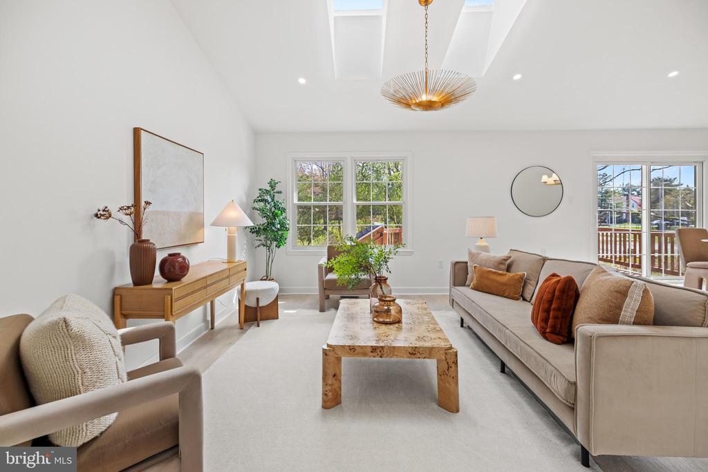 5 SOLITAIRE COURT