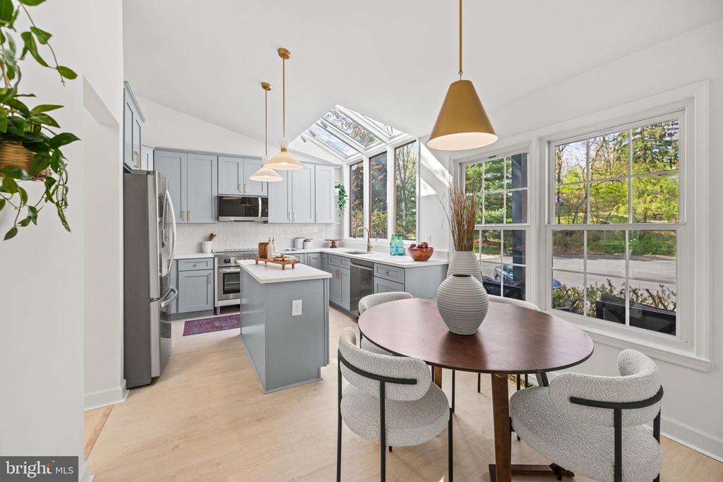 5 SOLITAIRE COURT