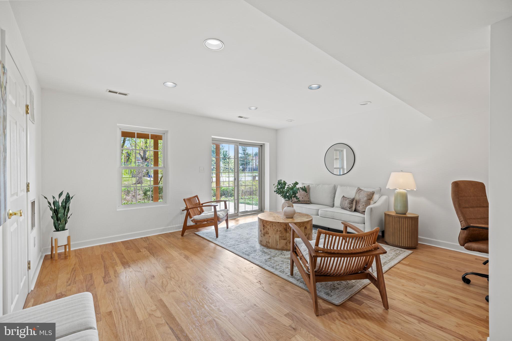 5 SOLITAIRE COURT