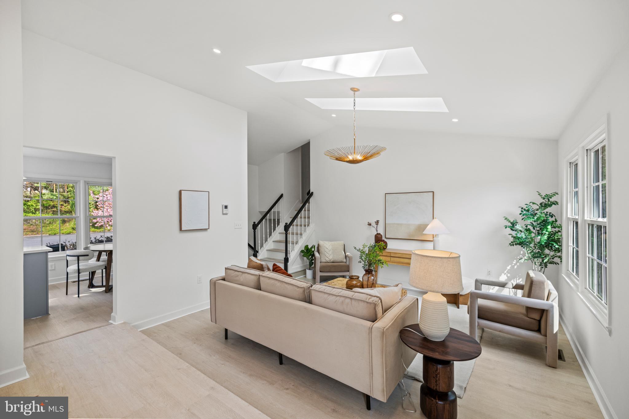 5 SOLITAIRE COURT