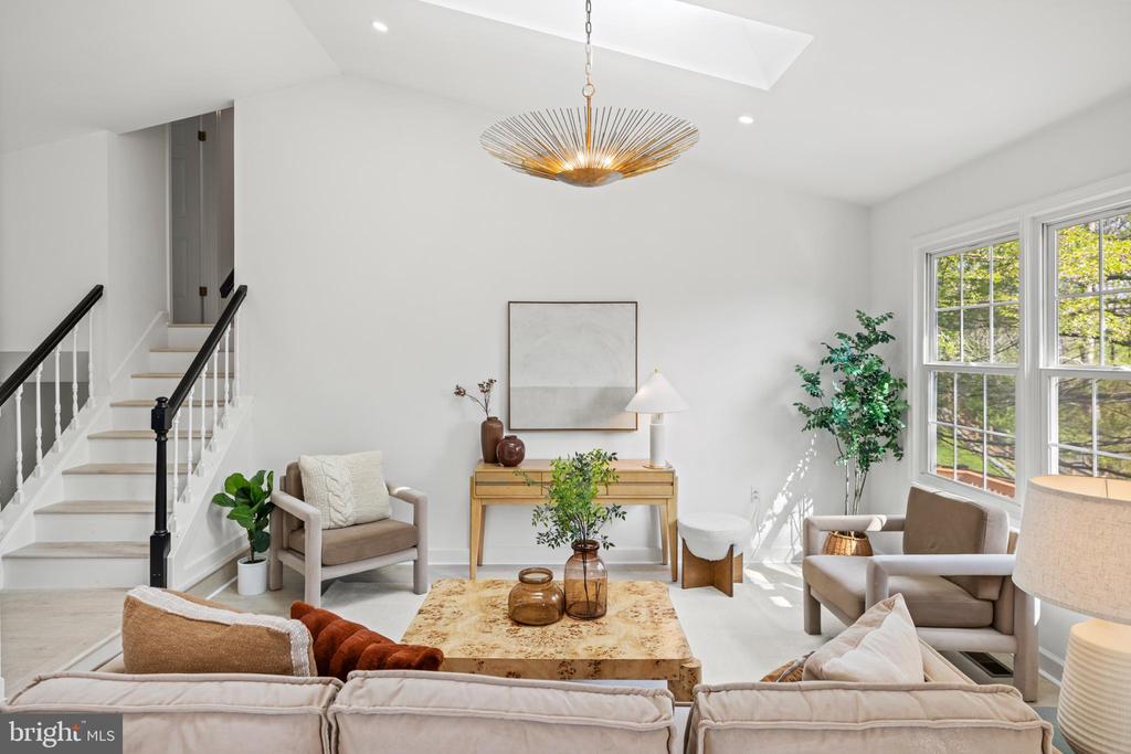 5 SOLITAIRE COURT