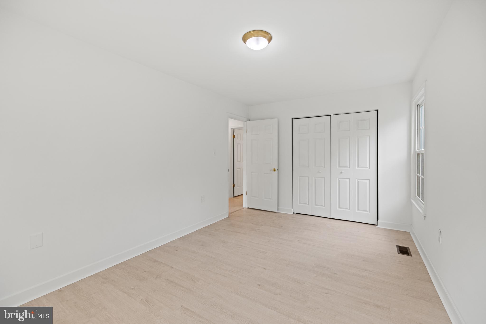 5 SOLITAIRE COURT