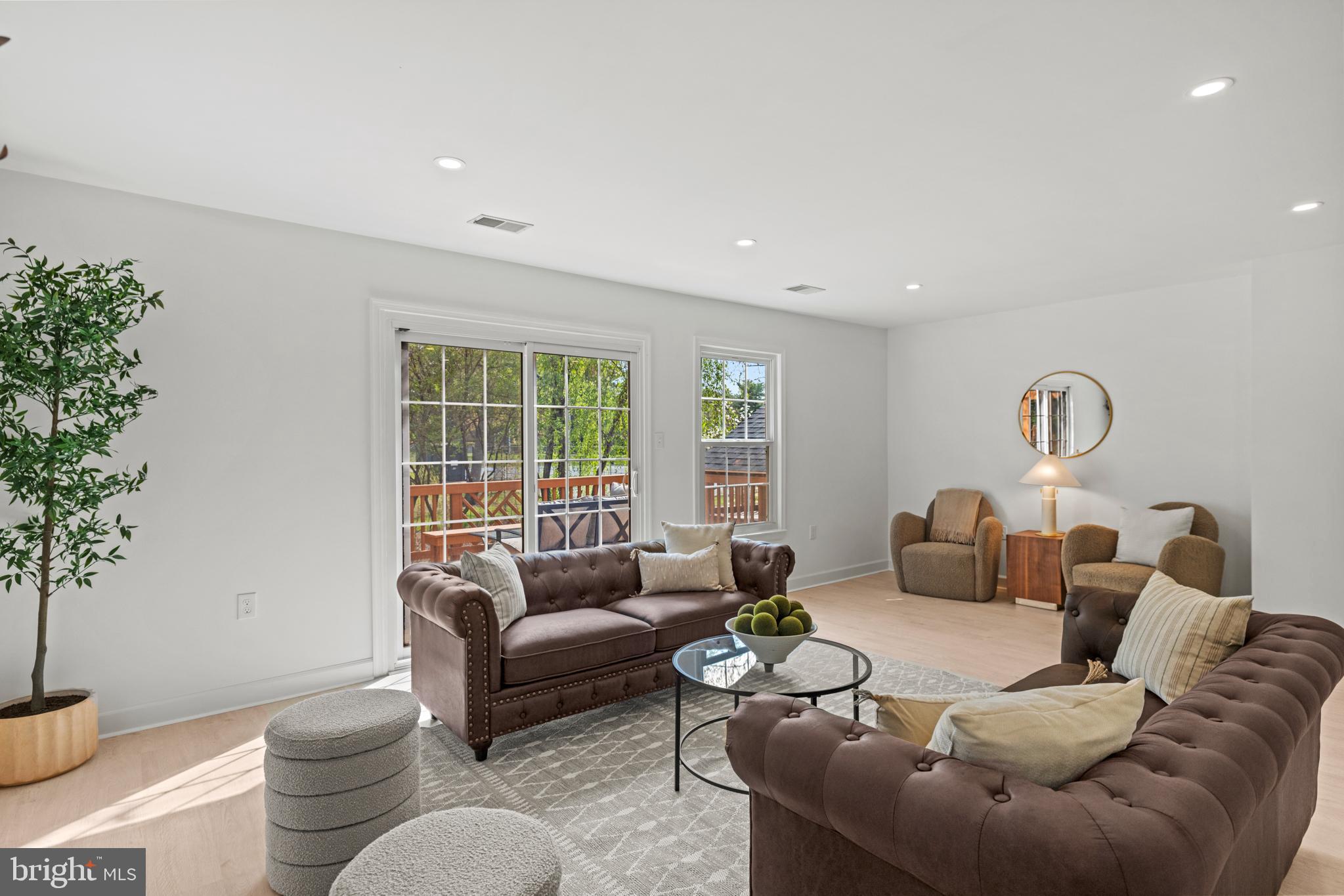 5 SOLITAIRE COURT