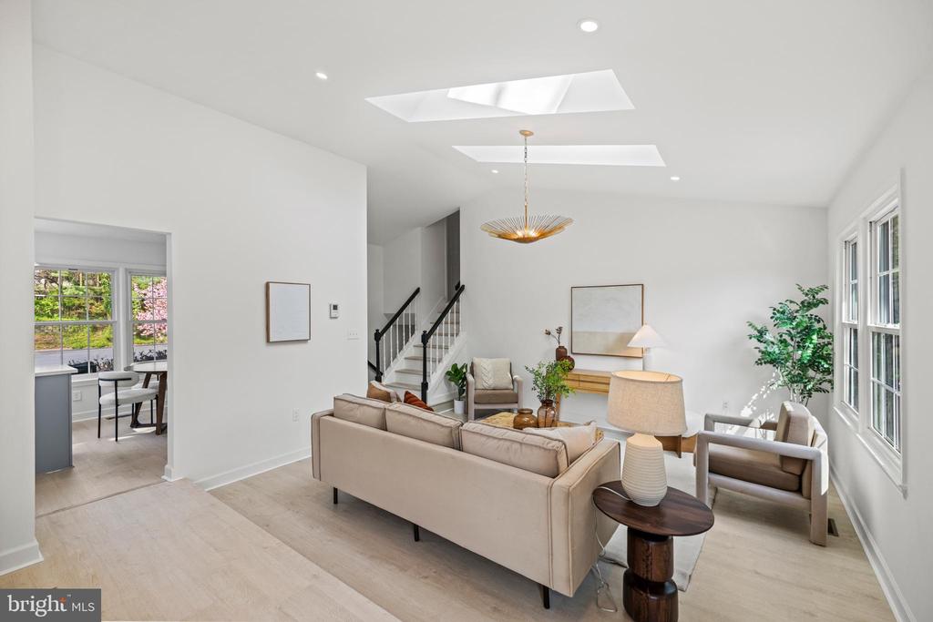 5 SOLITAIRE COURT
