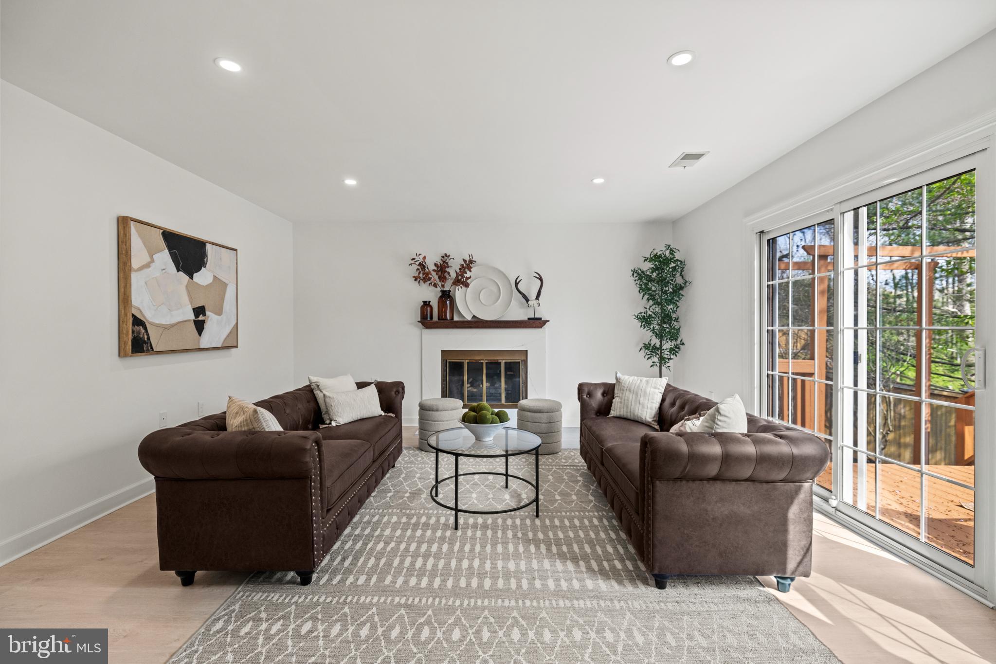5 SOLITAIRE COURT