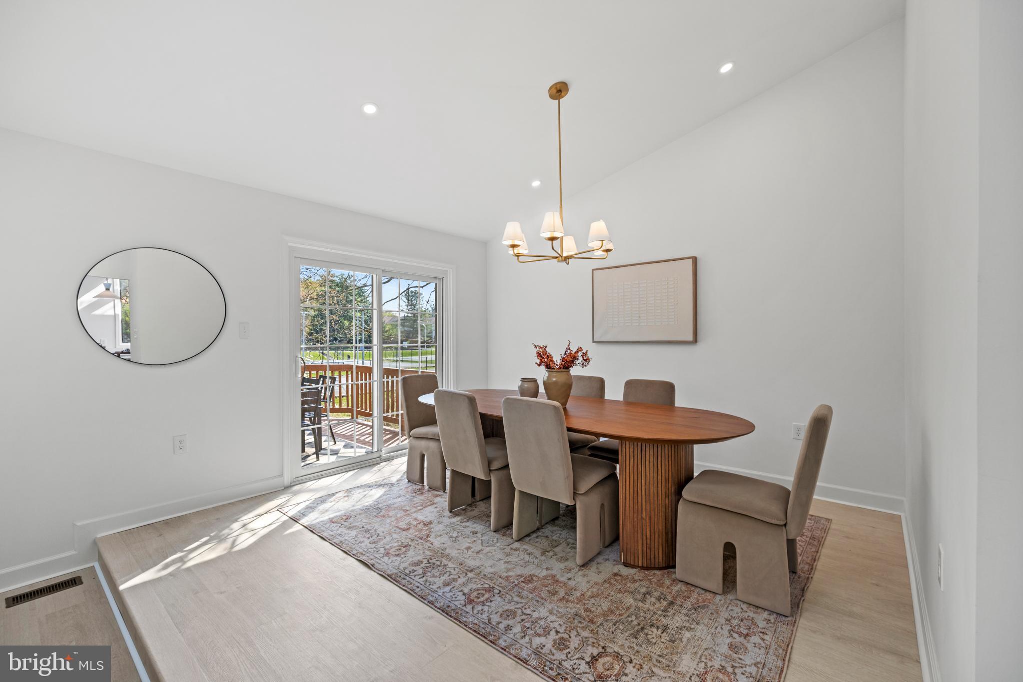 5 SOLITAIRE COURT