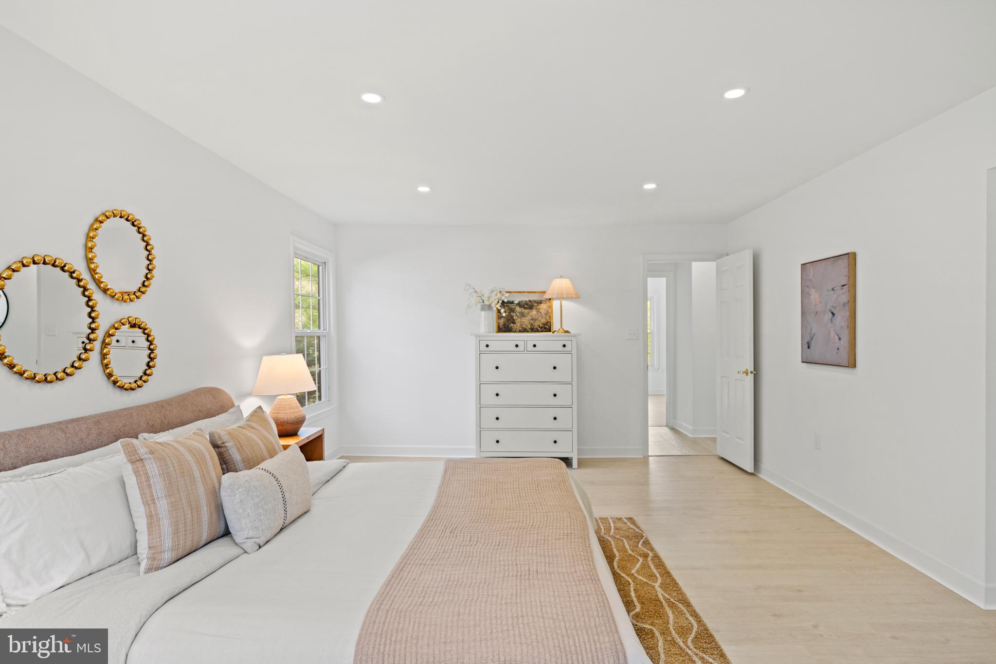 5 SOLITAIRE COURT