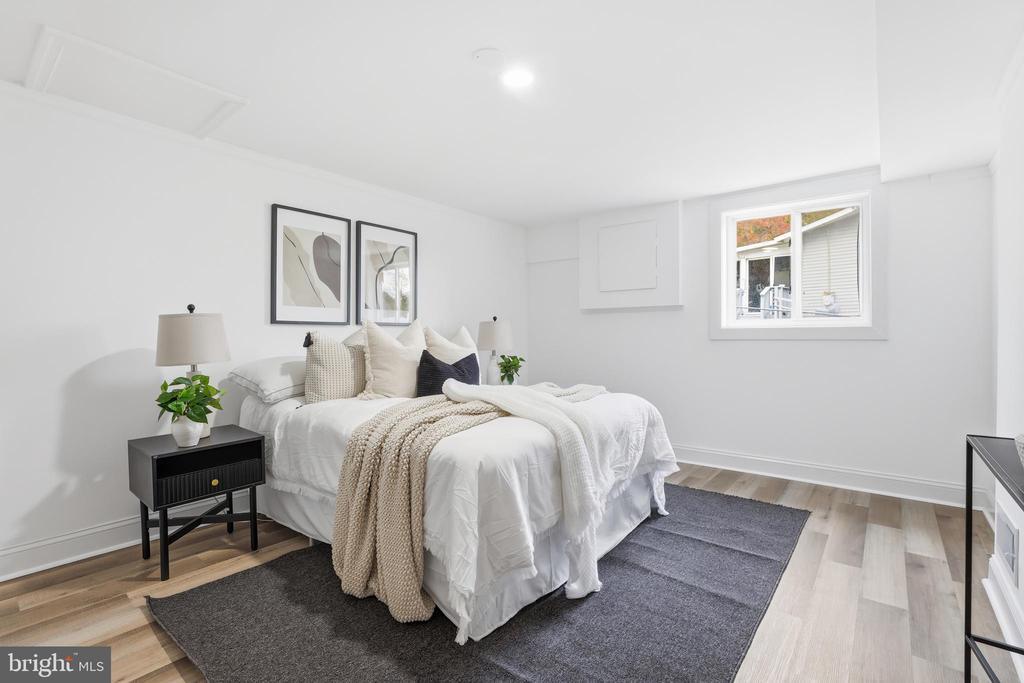 13801 LIONEL LANE