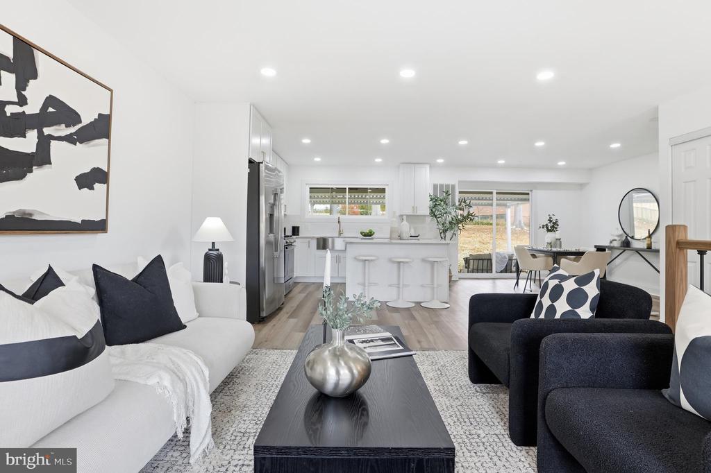 13801 LIONEL LANE