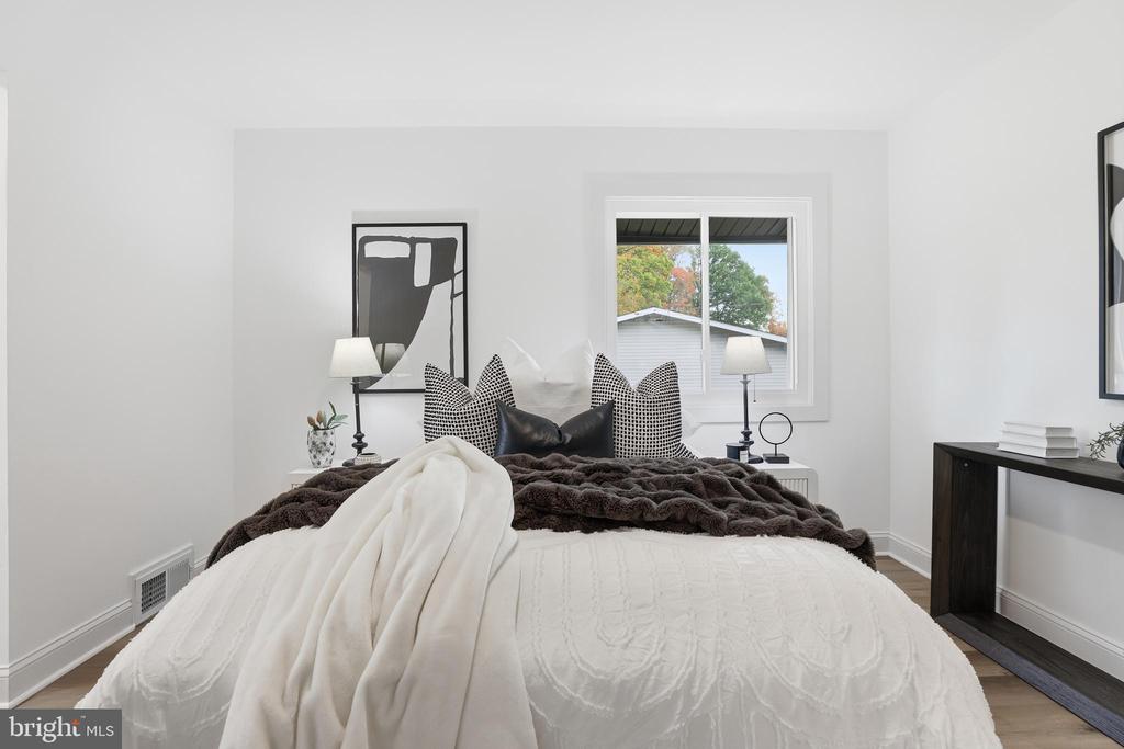 13801 LIONEL LANE