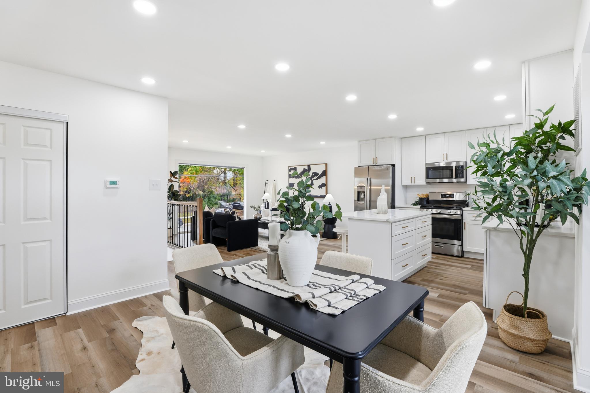 13801 LIONEL LANE