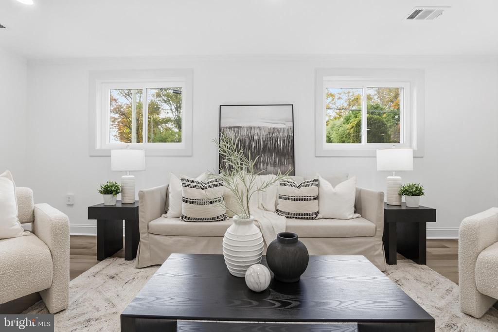 13801 LIONEL LANE